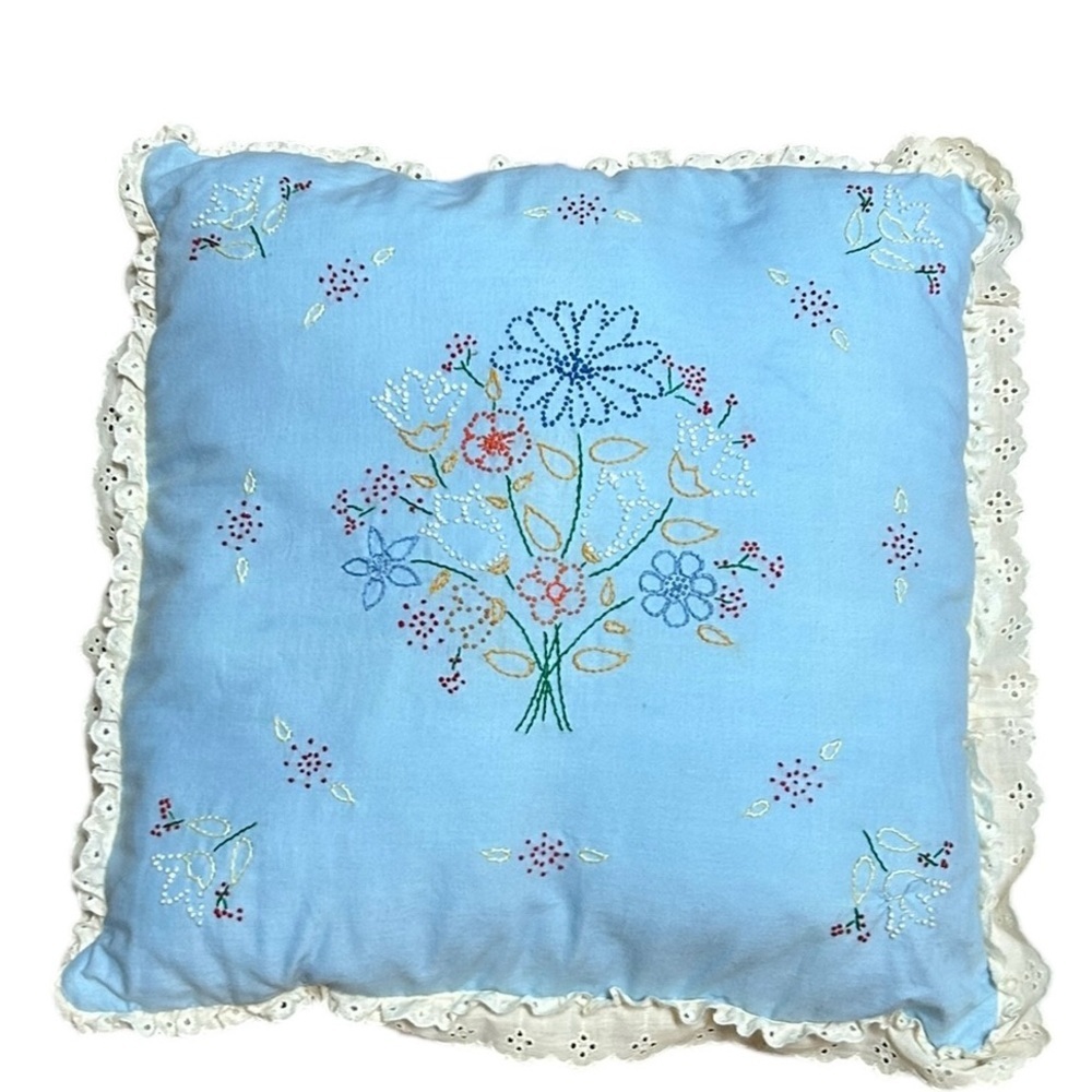 Vtg Pillows Set Of 2 Embroidery Needlepoint Floral Handmade Blue 16x16 - Picture 2 of 5